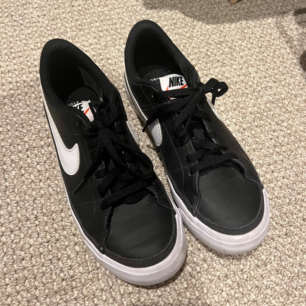 Black Nike Shoes
